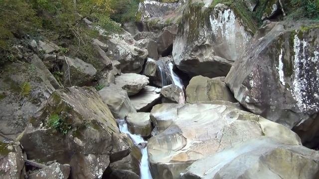 Лазаревское. Аул Тхагапш осенью. Каменный завал.