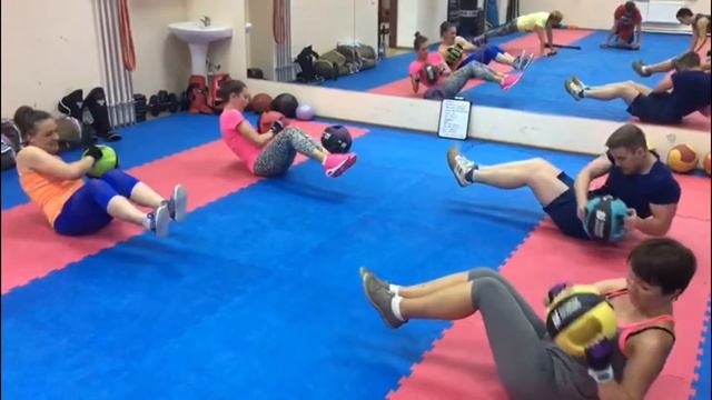 ФУНКЦИОНАЛЬНАЯ ТРЕНИРОВКА: МЕДБОЛ И БУЛАВА смотреть онлайн