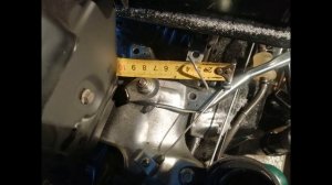 Устанавливаем аккумулятор на мини погрузчик и тросик газа