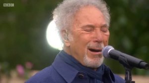 Tom Jones   I'll Never Fall In Love Again Live 2020