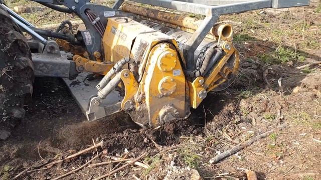 Удаление пней и расчистка с заглублением на 25 см ротоваторным комплексом. Mericrusher MJS-241STG.