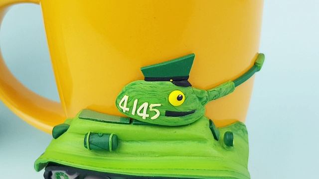Чашка с танком т-55 из полимерной глины. Танк на кружке подарок танкисту. Танчики из мультфильма.