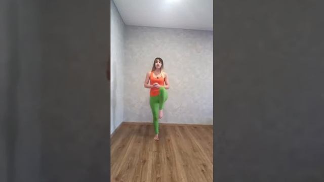 Тренировка по растяжке, шпагаты, укрепление ягодиц, укрепление и растяжка стоп смотреть онлайн