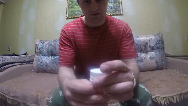 Как открыть пузырек с витаминами?