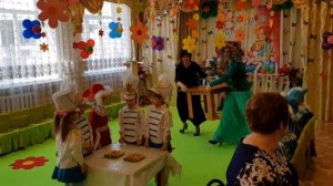 Выход Кикиморы и игра Накрой на стол