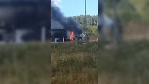 На трассе М-5 в Челябинской области вспыхнул бензовоз