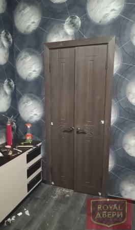 Двухстворчатые двери в доме старого типа установлены,антресоль и откос.Отзыв.Роял-двери.