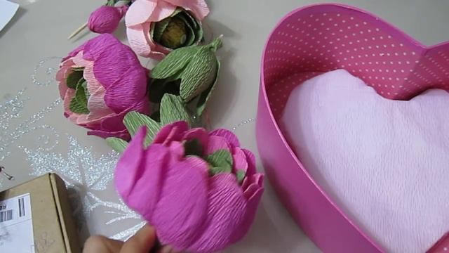 Что подарить на 14 февраля? Шикарная коробка с киндерами и цветами. смотреть онлайн