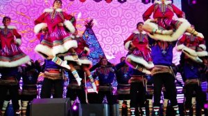 "ПИТЕРСКАЯ ПЛЯСОВАЯ"... (Фото Артура Анисимова (СПб), музыка - "Балалайка-Бэнд")