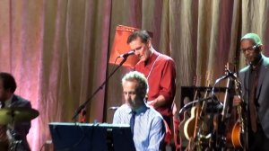 Хью Лори (Hugh Laurie) в Москве 26.06.2012 - Финал концерта (encore!)
