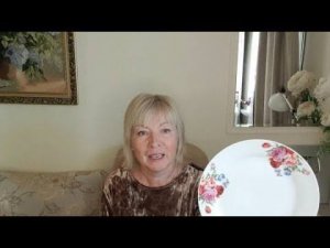 На даче тарелки цветочками для настроения Новые белые от Фаберлик.Турецкие сувениры.
