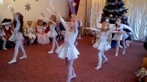 Танец с лентами. ДНЗ№ 89 Хореограф Патынка С.И.