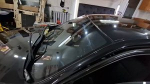 BMW E39 затонировал лобовое стекло 50% плёнкой