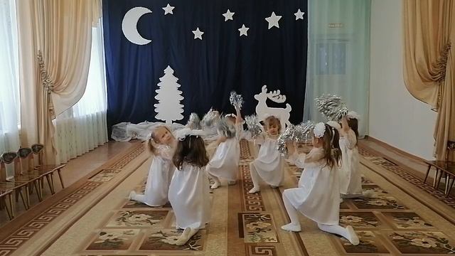 МДОУ д/с "Рябинка", ансамбль "Веселинки", танец "Серебристые снежинки". смотреть онлайн