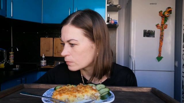 МУКБАНГ СОЛЯНКА, ЗАПЕКАНКА С КУРИЦЕЙ И КАРТОШКОЙ/MUKBANG HALK FAMILY ЕДА