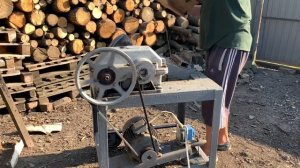 №2 Дровокол редукторный 220 вольт. Рубим дрова.The wood splitter is geared, we chop wood.