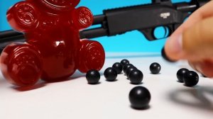 Стреляем в ЖЕЛЕЙНОГО МЕДВЕДЯ ЛАКИ