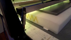 Резка поролона горячей струной.