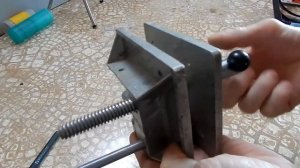 Универсальные тиски для столярки
