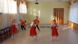стилизованный русский народный танец д/с "Гврздичка"