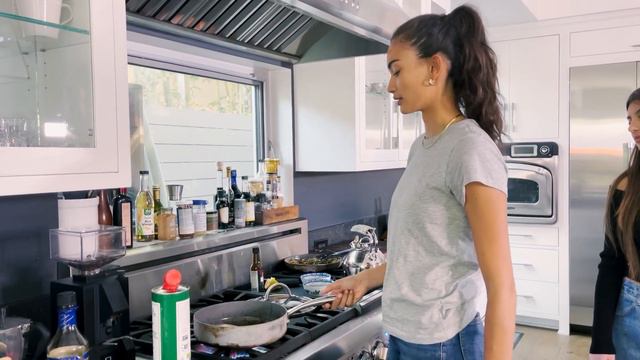 WHAT I EAT IN A DAY (PART 3) || SEARED WHITE FISH, GREEN BEANS & ROASTED SWEET POTATOES смотреть онлайн