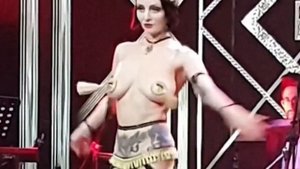 Королева бурлеска Ляля Бежецкая - Burlesque performer Lyalya Bezhetskaya