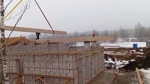 Монтаж клеёного бруса 120_400_9500 мм Сосна 500 кг м3 Клей Айко Япония Влажность 12-14 %,