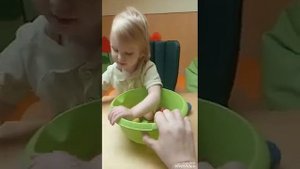 Второй день занятий со слепым ребенком.