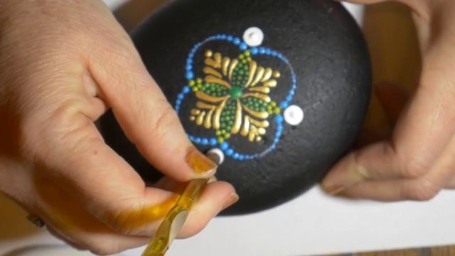 How to paint dot mandalas with Kristin Uhrig #35- Russian Orthodox mandala смотреть онлайн