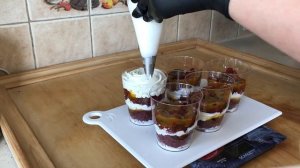 Десерт в стаканчике. Шоколадные трайфлы с вкусной начинкой