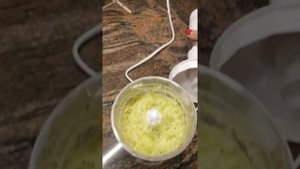 Правильное питание. Смузи из сельдерея, киви и яблока.