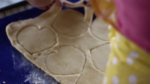 Медовые пряники с росписью в свадебной тематике