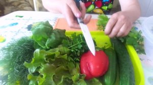 Быстрое приготовление салата на зиму из свежих огурцов, сладкого перца и зелени без соли и  масла .