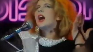 Valerie Dore - Get Closer
