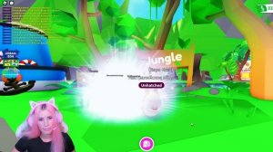 ОТКРЫВАЮ 100 РАЗНЫХ ЯИЦ в АДОПТ МИ БАТЛ Frost Dragon vs Girrafe Adopt Me