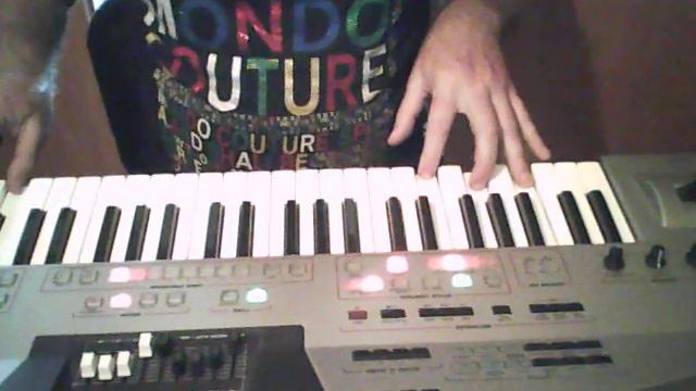 Roland E-80 and me ! electro disco смотреть онлайн