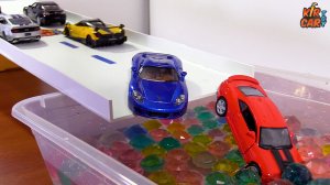Машинки игрушки и Шарики. Кир Кар Тойс