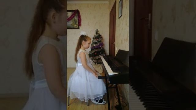 Жовтенко Мирослава 7 лет, ДШИ №1 г. Белгорода, К. Черни Этюд Фа Мажор, С. Майкапар "Детская пьеса" смотреть онлайн