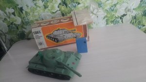 Радиоуправляемый танк СССР любимая игрушка моего детства...