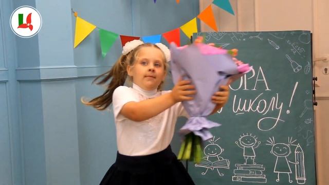 Снова в школу! Букет учителю и 1 сентября вместе с цветовиком смотреть онлайн