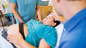 РОДЫ В РАЗНЫХ МЕСТАХ | 10 самых невероятных мест где рожали женщины