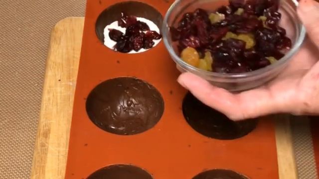 ГОТОВИМ ТВОРОЖНЫЕ СЫРКИ В ШОКОЛАДЕ. Это вкусно, полезно и красиво! CHOCOLATE COTTAGE CHEESE.