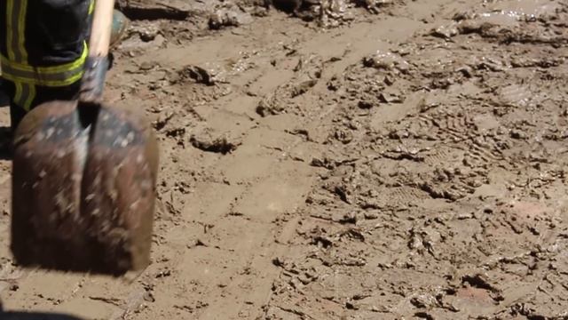 Наслідки стихійного лиха в Карпатах. Повінь смотреть онлайн