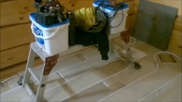 Самое бюджетное решение жидкостного тёплого пола на несущих деревянных лагах. смотреть онлайн