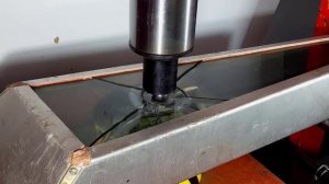 100 тонный гидравлический пресс против бомбардировщика из бронированного стекла