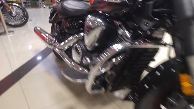 Мотоцикл YAMAHA XVS1300 V-STAR (MIDNIGHTSTAR) Артикул U73999 Мотосалон Мегамото смотреть онлайн