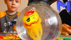 Живые игрушки вместо настоящих рыбок - Видео про игрушки для детей