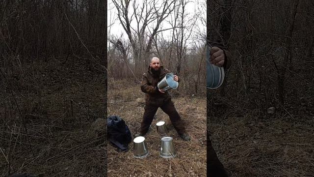 Берите с собой в поход на природу много ведер