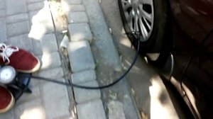 Как накачать колесо R15 за 2 минуты ручным насосом