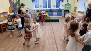Полька для мамочек. МАДОУ 22 "Орленок", 1 младшая группа "Лисята".